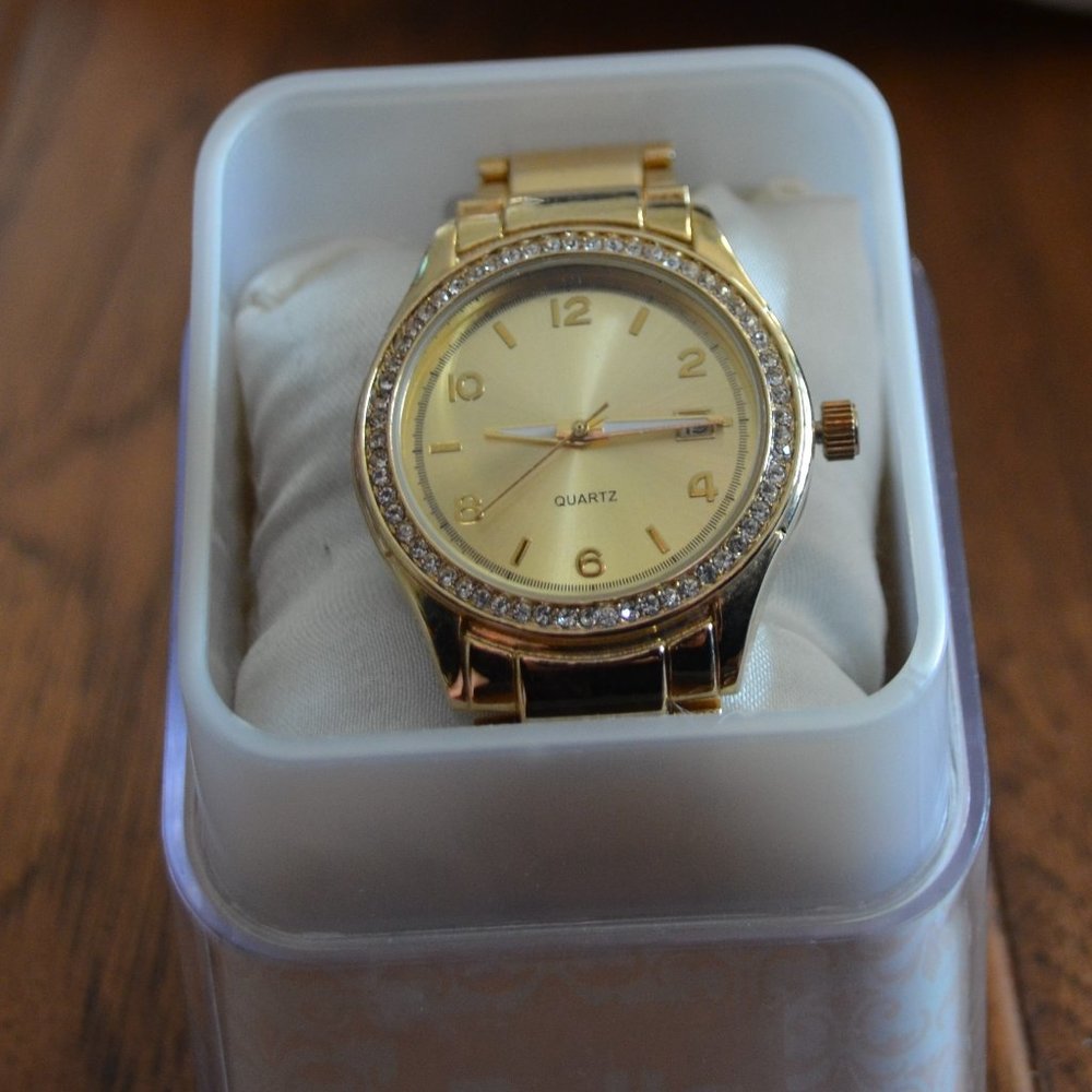 Bella Fashion Gold Colour Watch **Battery Needed**